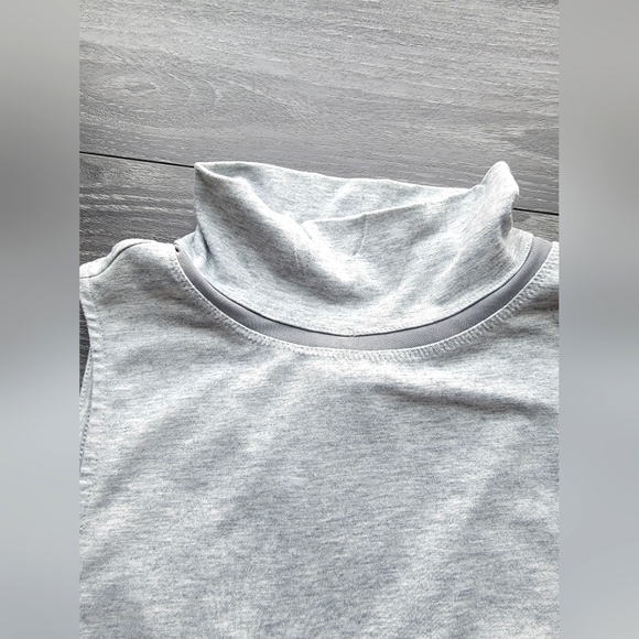 Athleta high neck tank - Picture 3 of 5